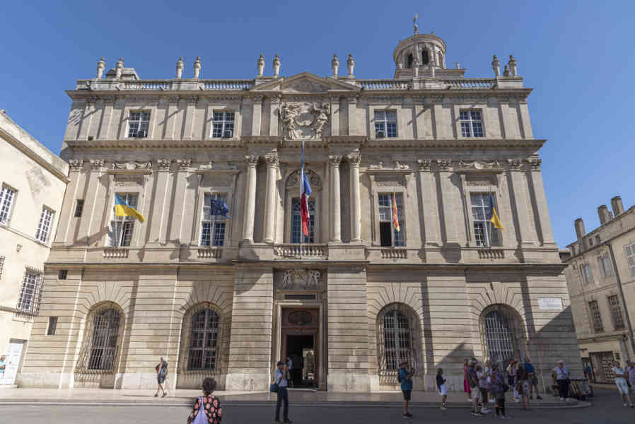 Francia - Arles 001 - plaza de La República - Hotel de Ville (Ayuntamiento).jpg
